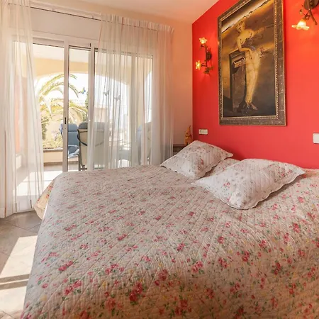 Apartament Modern In With Pool Roses