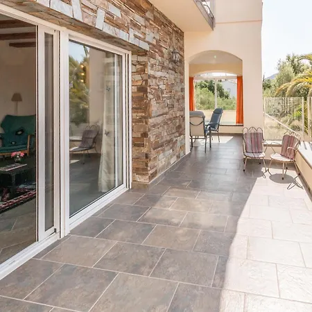 Modern In With Pool *
