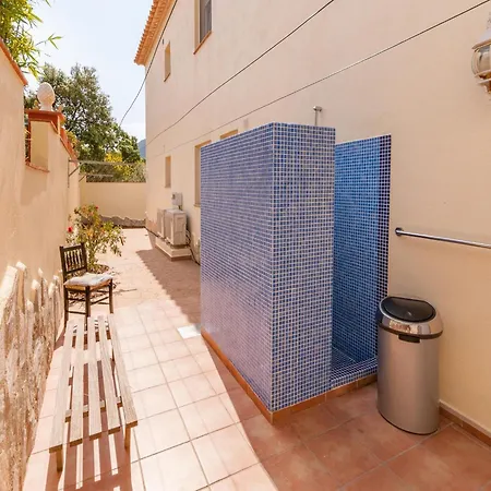 Apartment Modern In With Pool Roses